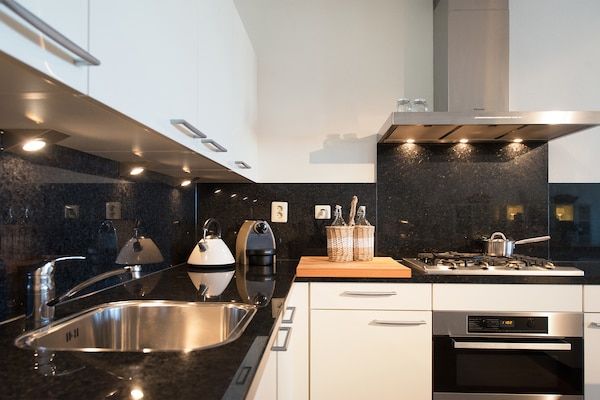 Keuken - Modern appartement in Den Haag in Scheveningen (3)