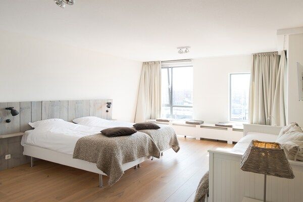 Slaapkamer - Modern appartement in Den Haag in Scheveningen (4)