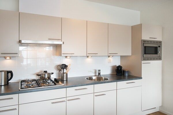 Keuken - Stijlvol Verblijf Vlakbij Scheveningen in Scheveningen (2)