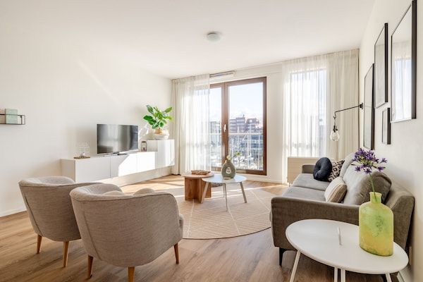Woonkamer - Stijlvol Verblijf Vlakbij Scheveningen in Scheveningen (5)