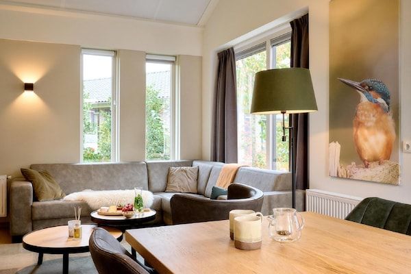 Woonkamer - Rijtjeshuis in Nederland bij Veluwe in Voorthuizen (2)