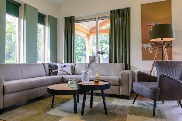 Woonkamer - Rijtjeshuis bij de Veluwe in Voorthuizen (2)