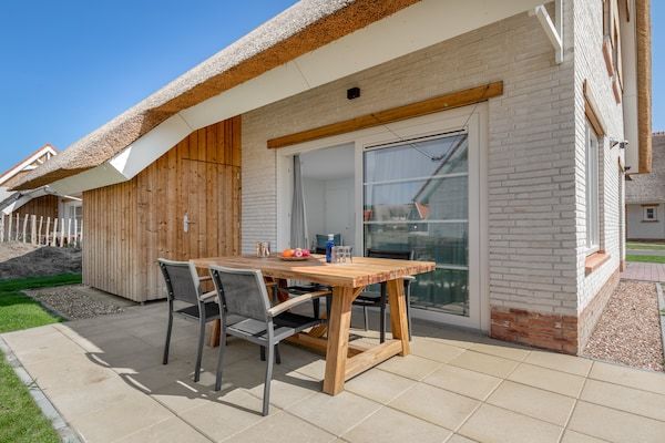 Terras - Villa vlakbij het strand met infraroodsauna in Nieuwvliet-Bad (1)