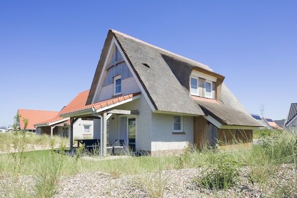 Buitenkant - Villa bij Nieuwvliet Strand met Sauna in Nieuwvliet-Bad (1)