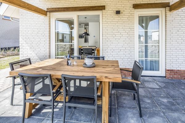 Terras - Villa bij Nieuwvliet Strand met Sauna in Nieuwvliet-Bad (4)