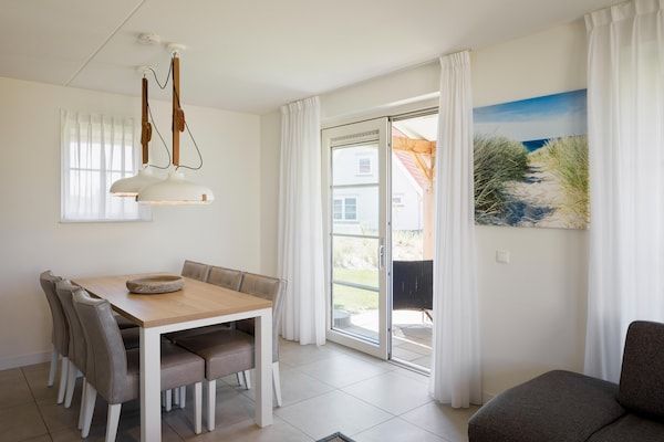 Eetkamer - Villa bij Nieuwvliet Strand met Sauna in Nieuwvliet-Bad (2)