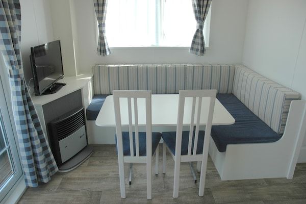 Woonkamer - Chalet bij Drunense Duinen in Udenhout (2)
