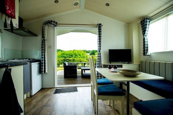 Woonkamer - Chalet bij Drunense Duinen in Udenhout (5)
