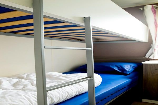 Slaapkamer - Chalet bij Loonse en Drunense Duinen in Udenhout (5)