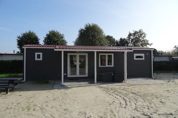 Buitenkant - Chalet bij Loonse en Drunense Duinen in Udenhout (1)