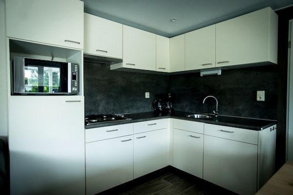 Keuken - Chalet bij Loonse en Drunense Duinen in Udenhout (4)