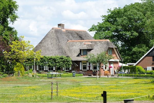 Buitenkant - Gezellige boerderijvakantie voor groepen in Zuna (1)