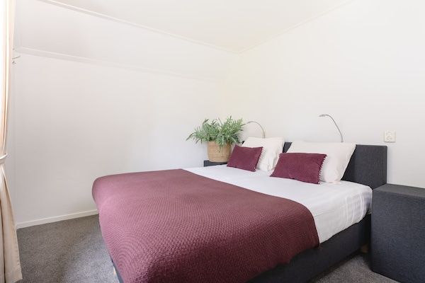 Slaapkamer - Gezellige boerderijvakantie voor groepen in Zuna (5)