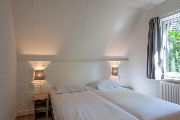 Slaapkamer - Vakantiehuis bij Nationaal Park De Biesbosch in Oosterhout (5)
