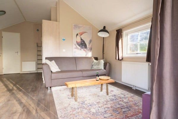 Woonkamer - Modern Otterlo Chalet Retreat in Otterlo (2)