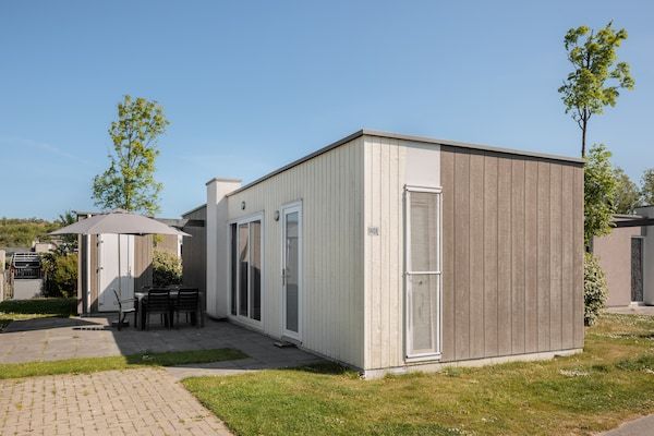 Buitenkant - Bungalow in Zeebad vlak bij het strand in Breskens (1)
