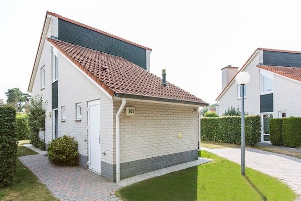 Buitenkant - Luxe villa in Arcen met tuin en zonnestraler in Arcen (1)