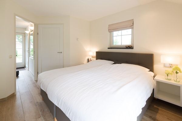 Slaapkamer - Familievilla + sauna en serre in Hellendoorn (5)