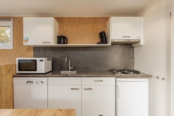 Keuken - Chalet nabij Hunebedcentrum in Borger (4)