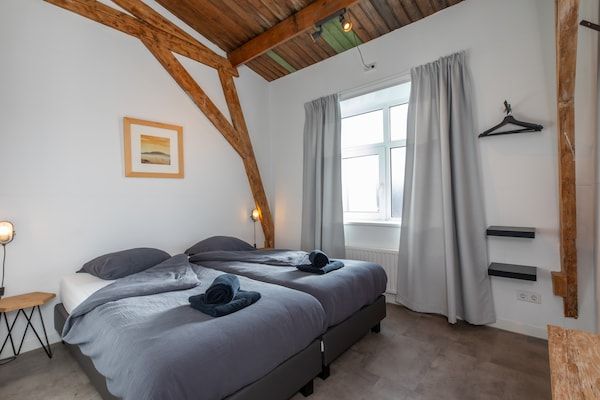 Slaapkamer - Gezellig verblijf vlakbij het strand in Koudekerke (5)