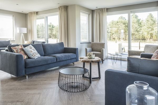 Woonkamer - Luxe villa op Texel met sauna, Turks stoombad en bubbelbad in De Cocksdorp Texel (5)