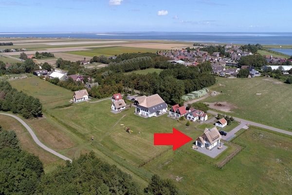 Buitenkant - Luxe villa op Texel met sauna, Turks stoombad en bubbelbad in De Cocksdorp Texel (3)
