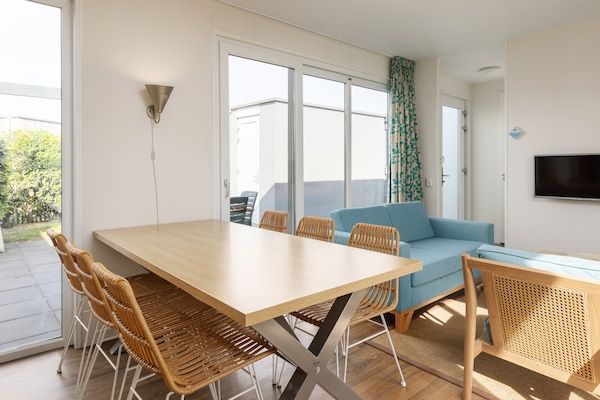 Woonkamer - Lodge vlakbij het strand met vaatwasser in Callantsoog (3)