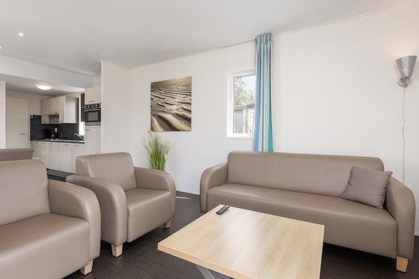 Woonkamer - Moderne lodge vlakbij het strand in Callantsoog (3)