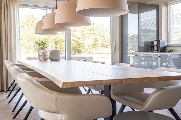 Eetkamer - Moderne villa met een privéterras in De Cocksdorp in De Cocksdorp Texel (5)