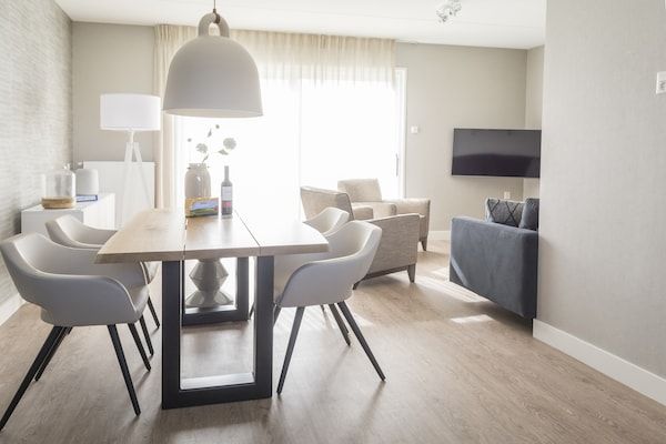 Woonkamer - Bungalow op Texel met royaal terras in De Cocksdorp Texel (5)