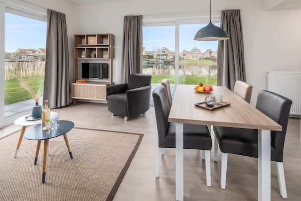 Eetkamer - Gezellig Chalet Vlakbij Breskens Zee in Breskens (3)