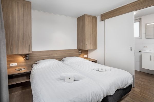 Slaapkamer - Gezellig Chalet Vlakbij Breskens Zee in Breskens (5)