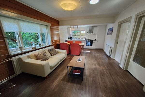 Woonkamer - Huisje in Veluwe bij Bospark in Garderen (5)