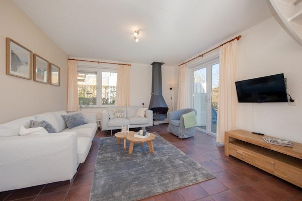Woonkamer - Villa in Nederland dicht bij het strand in Kamperland (2)