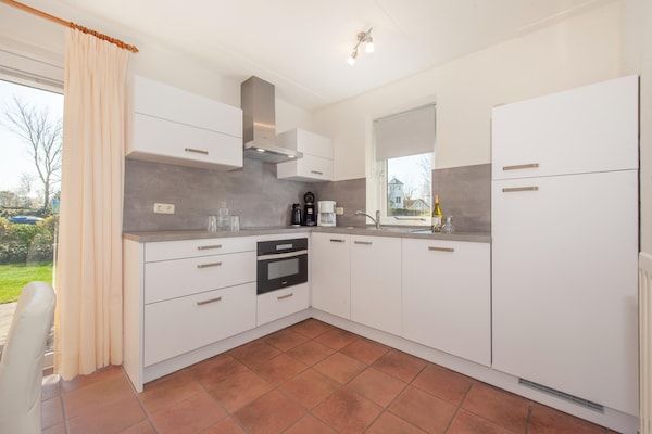 Keuken - Villa in Nederland dicht bij het strand in Kamperland (4)