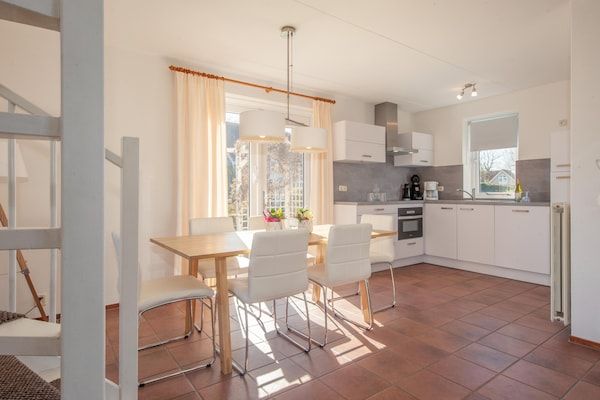 Woonkamer - Villa in Nederland dicht bij het strand in Kamperland (3)