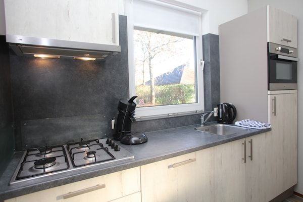Keuken - Bungalow op Texel bij Stranden in De Koog (4)