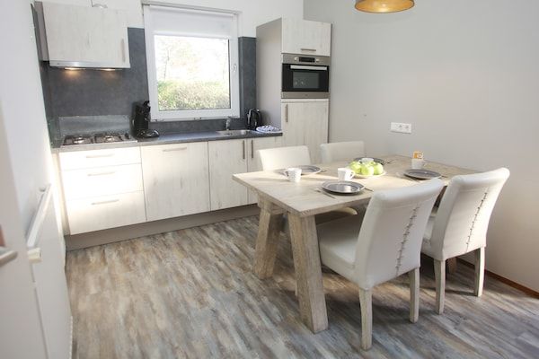 Keuken - Bungalow op Texel bij Stranden in De Koog (3)