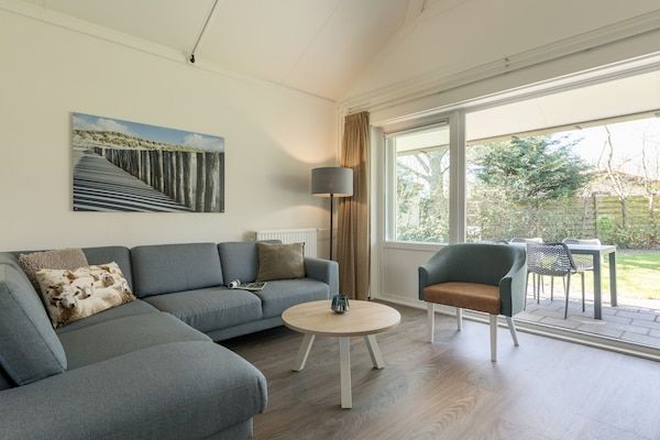 Woonkamer - Bungalow op Texel bij Stranden in De Koog (2)