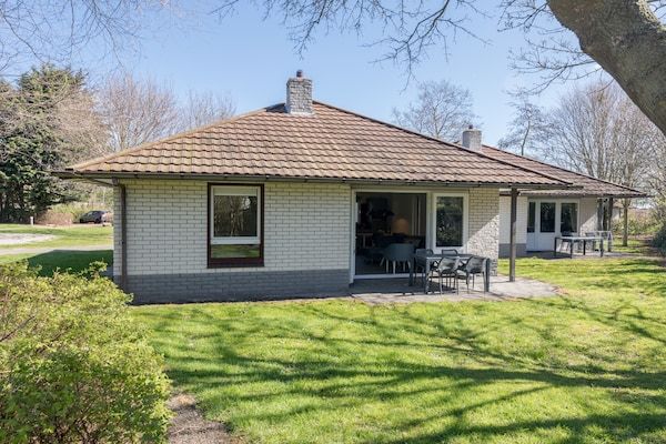 Buitenkant - Bungalow op Texel bij Stranden in De Koog (1)