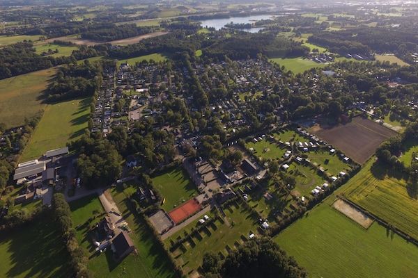 Buitenkant - Bungalow in Nederland met Tuinterras in Voorthuizen (2)