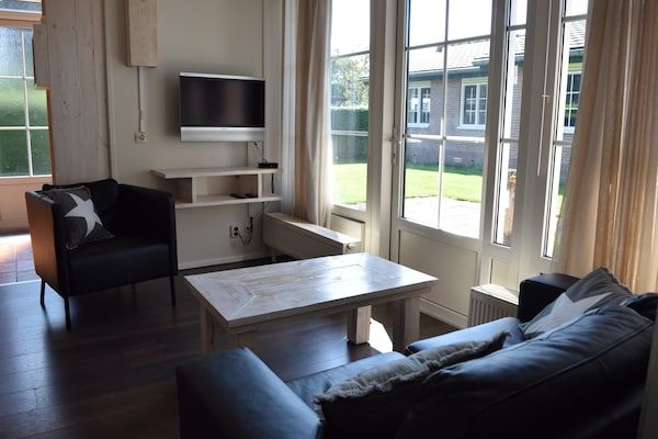 Woonkamer - Bungalow in Nederland met Tuinterras in Voorthuizen (4)