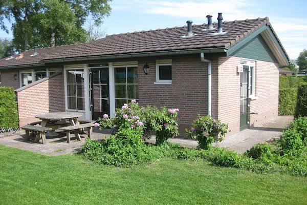 Buitenkant - Bungalow in Nederland met Tuinterras in Voorthuizen (1)