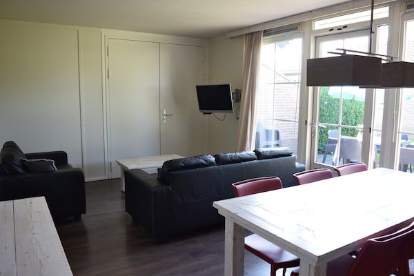 Woonkamer - Bungalow in Nederland met Terras in Voorthuizen (2)