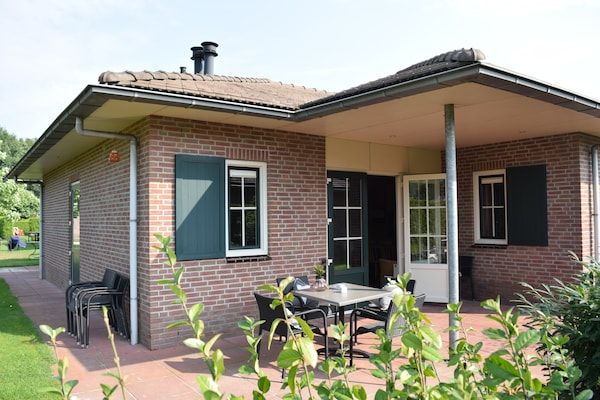 Buitenkant - Bungalow in Nederland met Tuinterras in Voorthuizen (1)