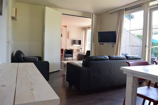 Woonkamer - Bungalow in Nederland met Tuin & Terras in Voorthuizen (2)