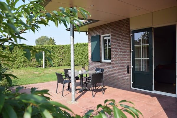 Terras - Bungalow in Nederland met Groepsruimte in Voorthuizen (4)