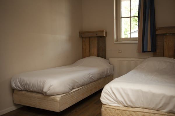 Slaapkamer - Bungalow in Nederland met Groepsruimte in Voorthuizen (5)