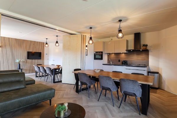 Woonkamer - Bungalow in Nederland met Groepsruimte in Voorthuizen (1)