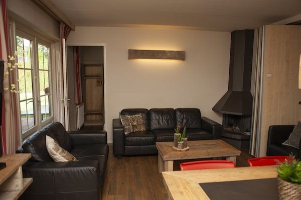 Woonkamer - Charmante tuinvakantie in Voorthuizen (2)